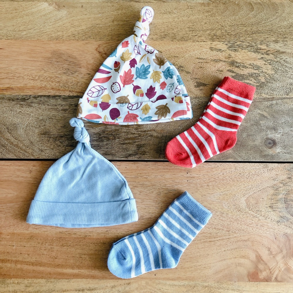 $2  Baby hats & baby socks 6-12m